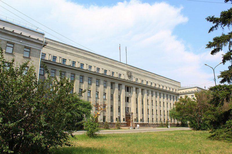 фото пианино в актовом зале